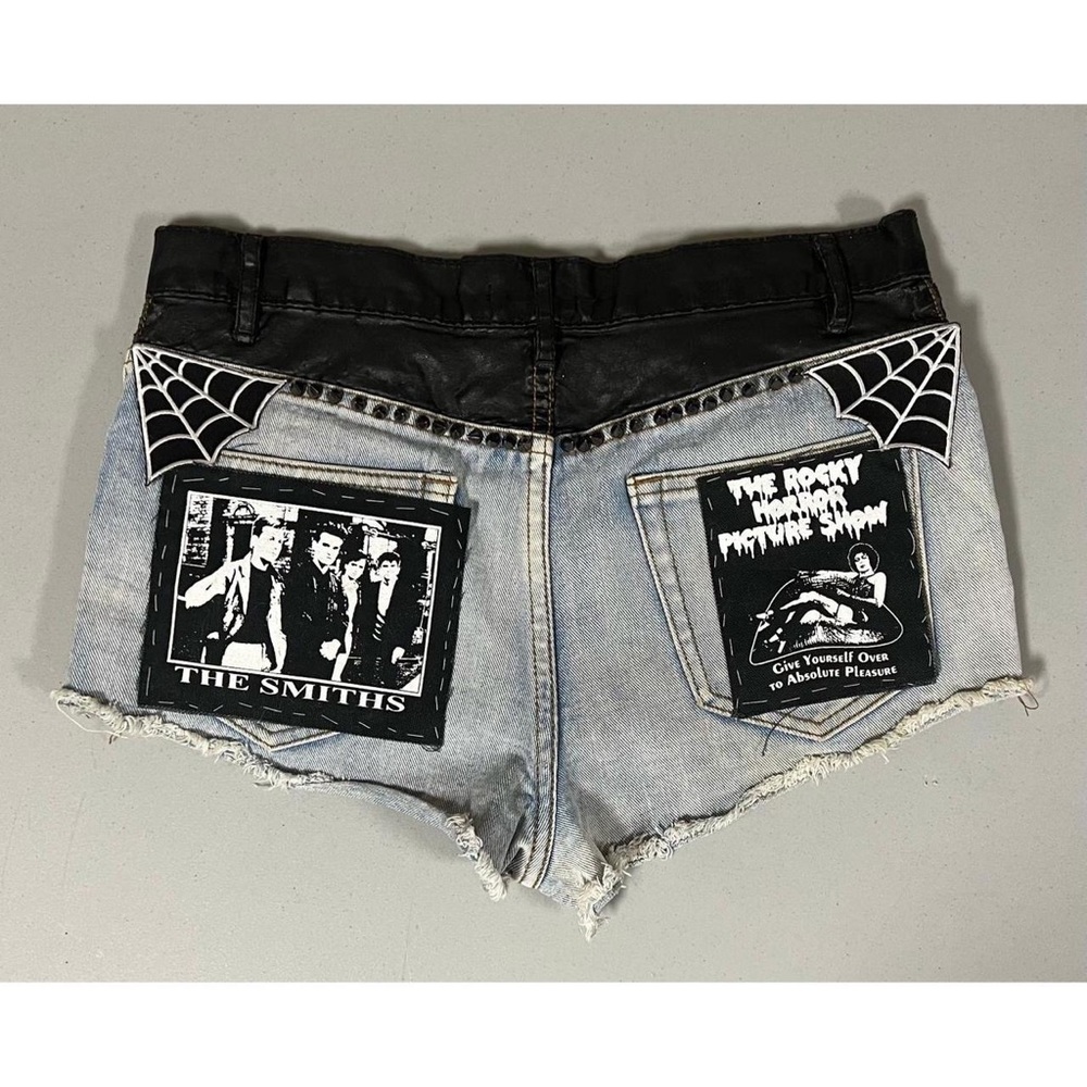 Denim Leather ‘The Smiths’ Punk Patches Spiked Jean Shorts Bottoms Size 28 🔪⛓